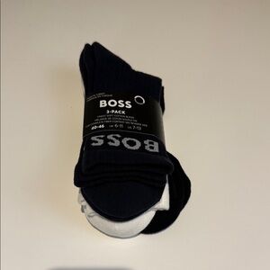 Hugo Boss Men's Navy, Black and White Casual Socks 3-Pack New